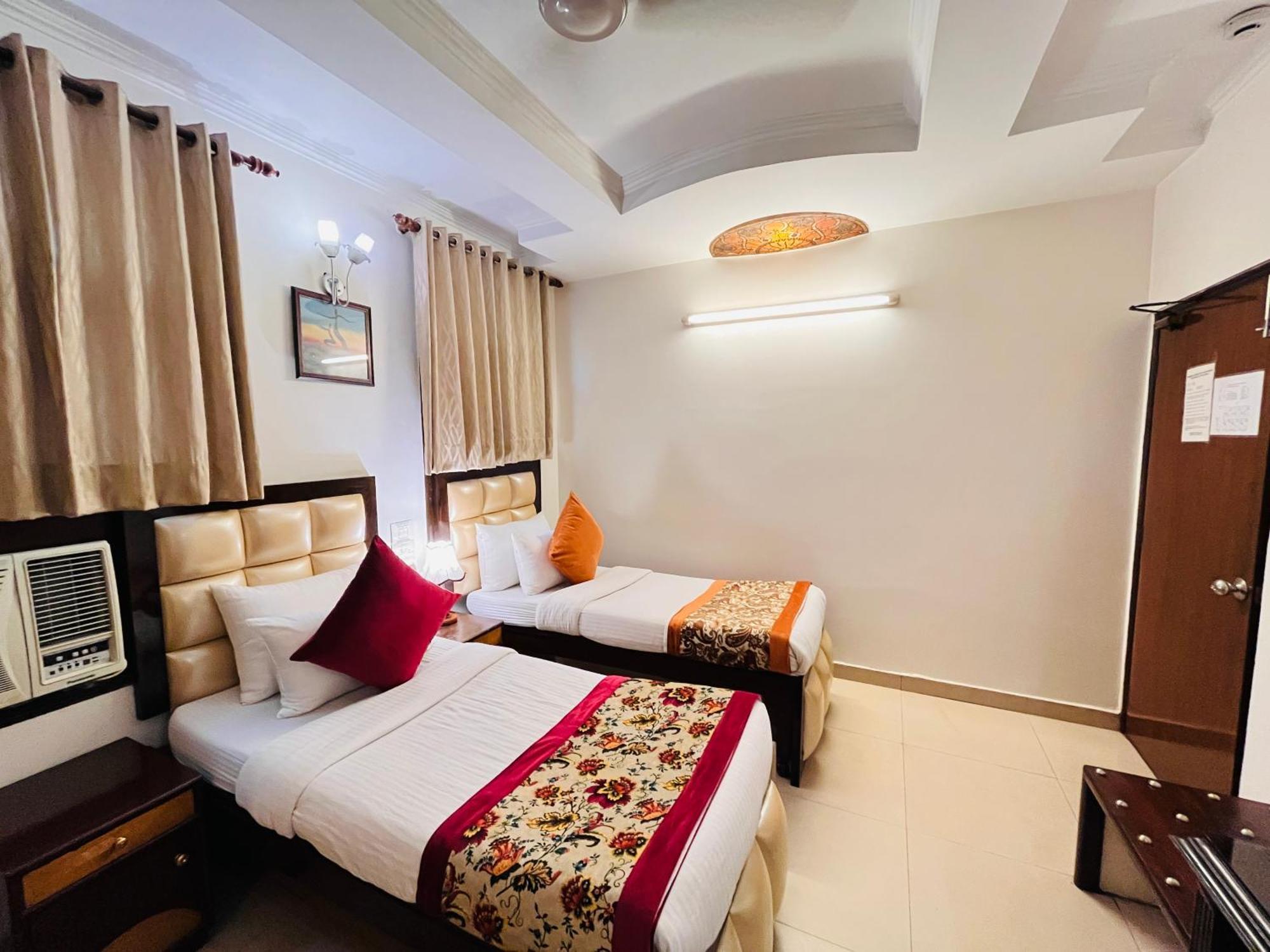 Hotel Paras - Karol Bagh Delhi Exterior photo