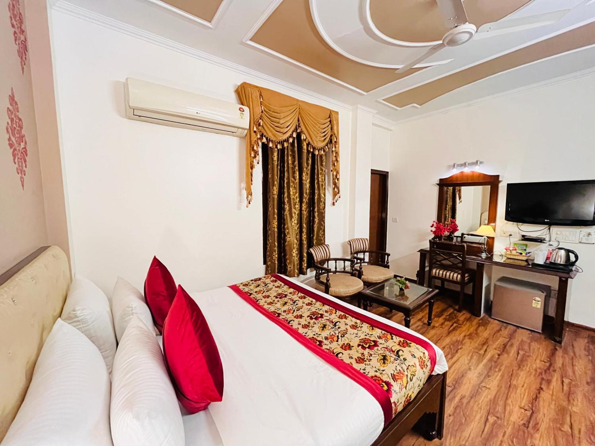 Hotel Paras - Karol Bagh Delhi Exterior photo