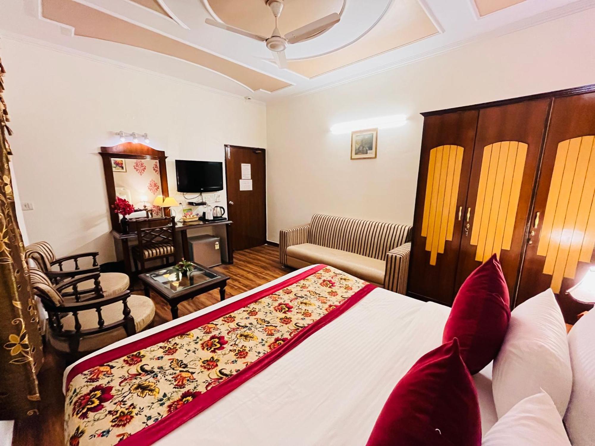 Hotel Paras - Karol Bagh Delhi Exterior photo