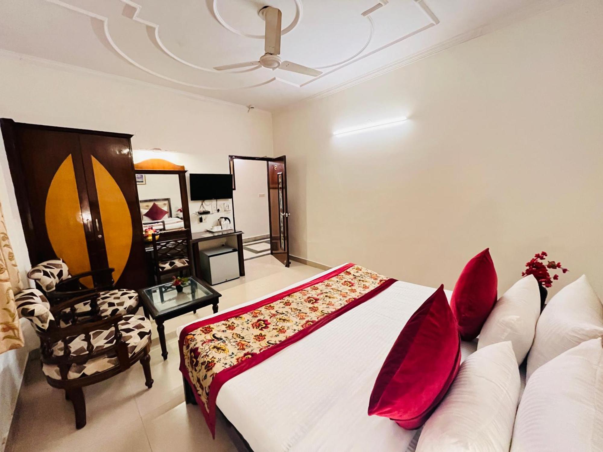Hotel Paras - Karol Bagh Delhi Exterior photo