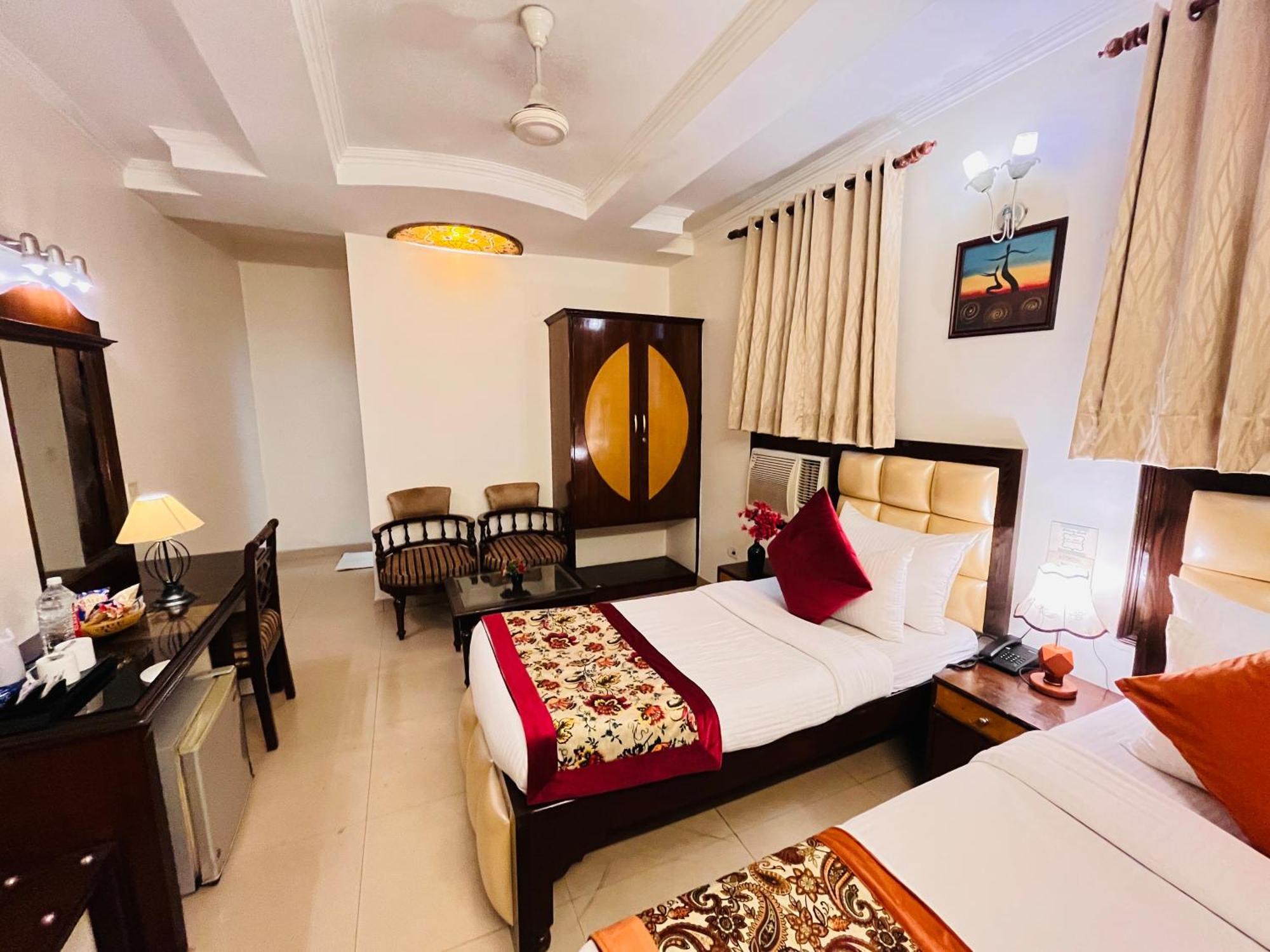 Hotel Paras - Karol Bagh Delhi Exterior photo