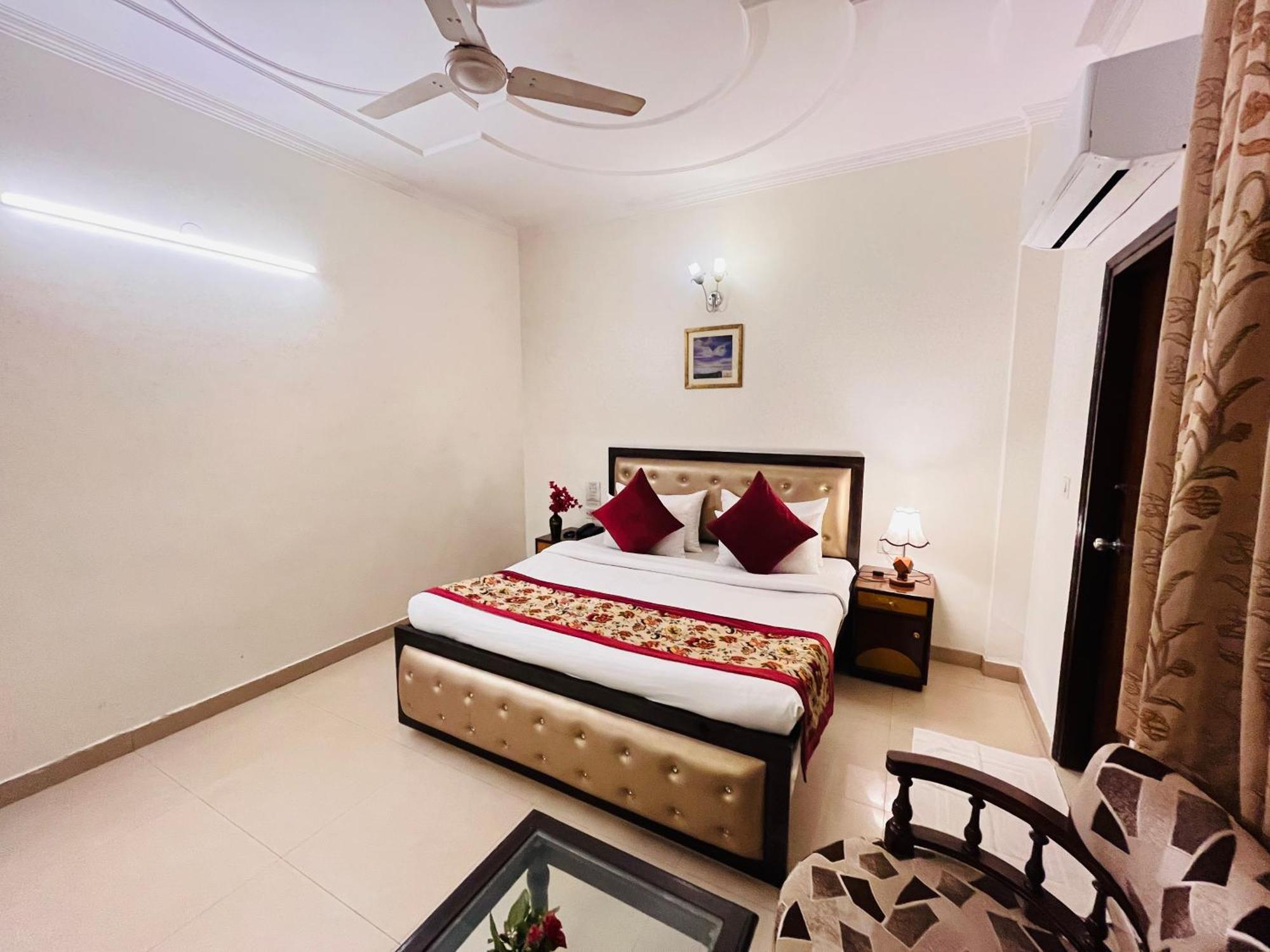 Hotel Paras - Karol Bagh Delhi Exterior photo